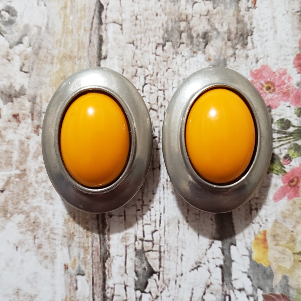 Vtg Ben-Amun Silvertone Metal With Yellow Resin Clip-On Earrings 150$